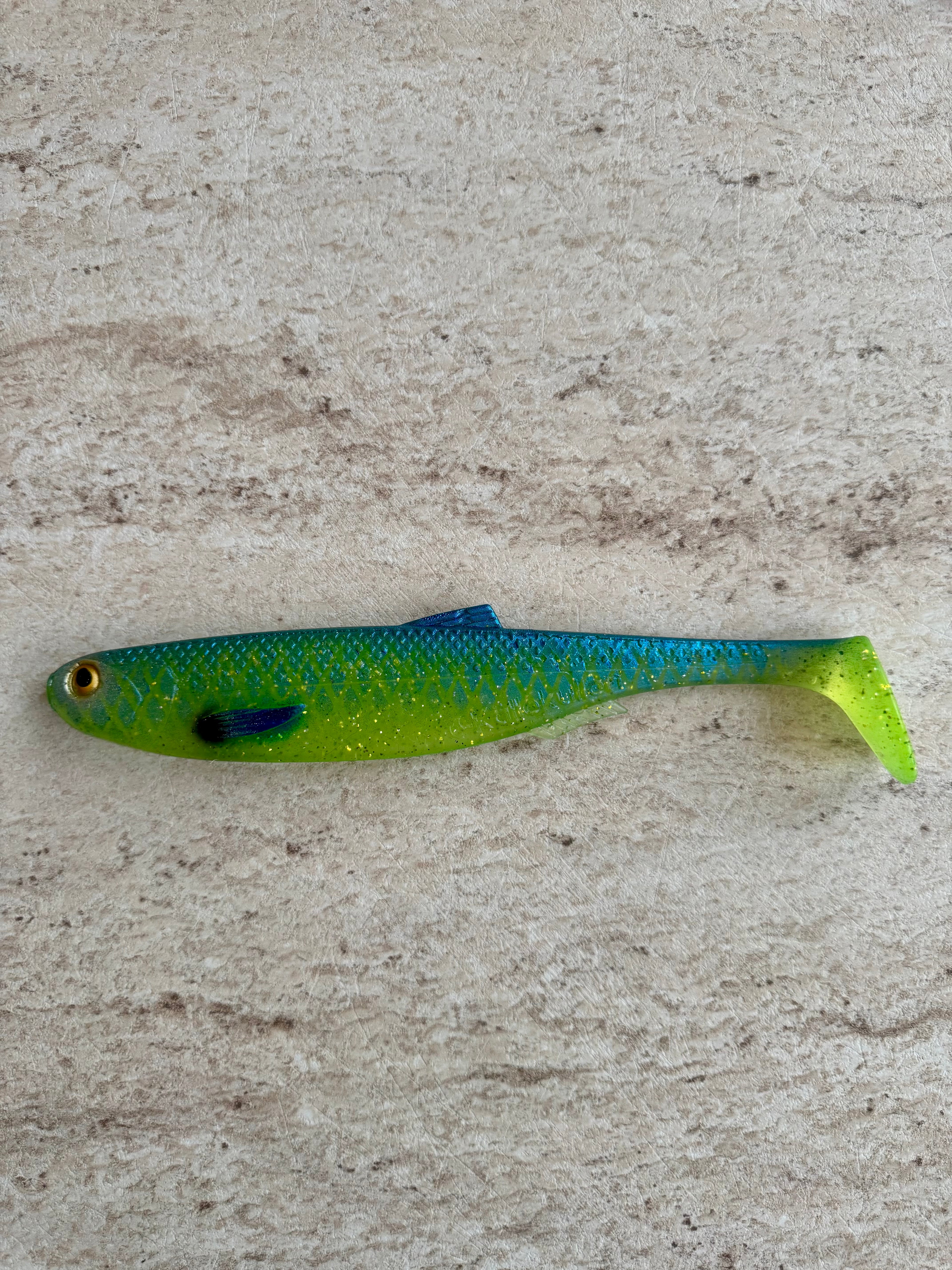 Slinko Shad 25cm (Blue Grass) – Källekullen Lures